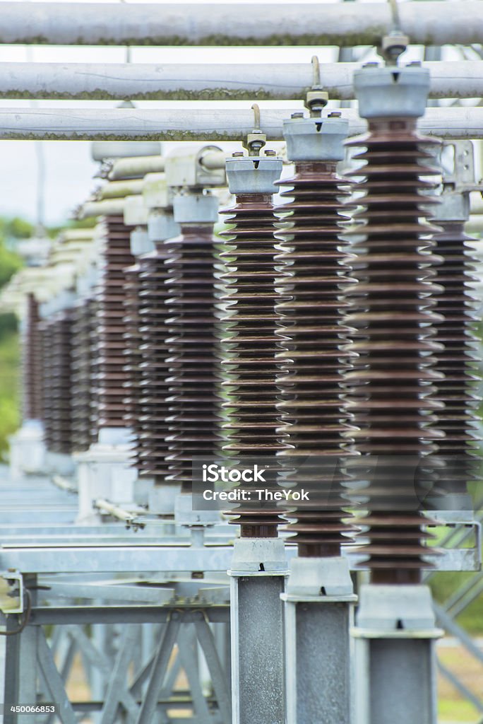 Estação elétrica para a tomada de energia elétrica - Foto de stock de Grade - Padrão royalty-free