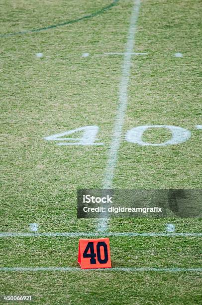Football Field 40 Zwanzig Yard Linemarker Stockfoto und mehr Bilder von Einzellinie - Einzellinie, Fotografie, Gras