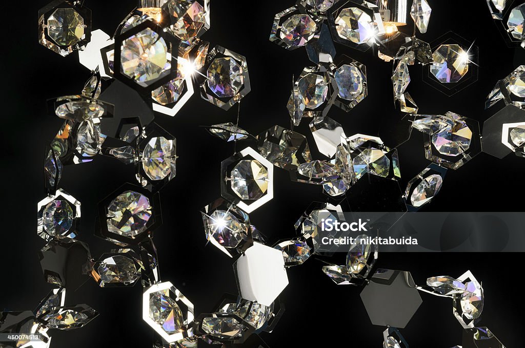 Contemporáneo chandelier de cristal de fragmentos - Foto de stock de Arquitectura libre de derechos