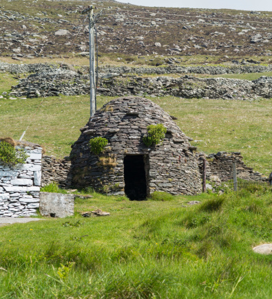 Stone is used in the construction of Irish huts, but the type most prevalent on the Dingle Peninsula is the corbelled, drystone hut usually referred to as a clochaun or Clochan