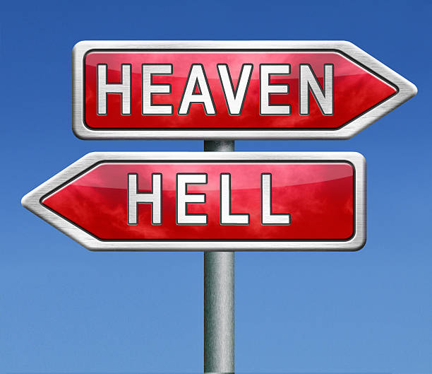 céu e o inferno - heaven hell road sign sign imagens e fotografias de stock