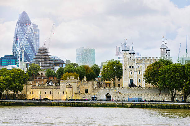 런던 타워, 도시 스카이라인 - crane skyline uk tower of london 뉴스 사진 이미지