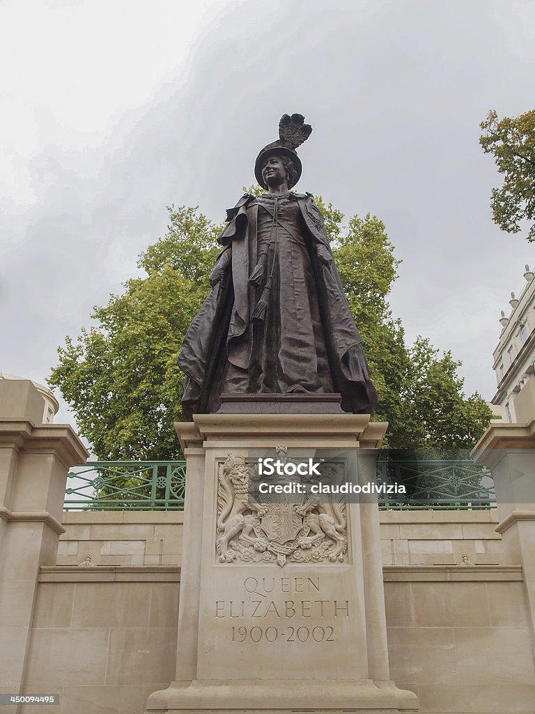 George e Elizabeth Monumento di Londra - Foto stock royalty-free di Regina Elisabetta I d'Inghilterra