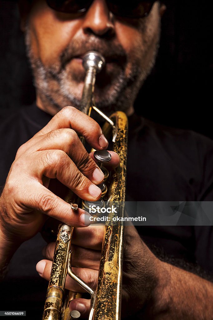 Trompetista hombre - Foto de stock de 50-59 años libre de derechos