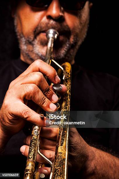Trompetista Hombre Foto de stock y más banco de imágenes de 50-59 años - 50-59 años, Adulto, Barba - Pelo facial