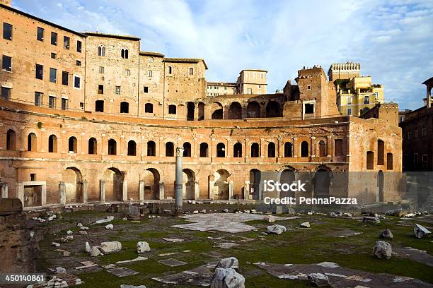 Mercato Di Traiano En Roma Italia Foto de stock y más banco de imágenes de Abstracto - Abstracto, Agujereado, Aire libre