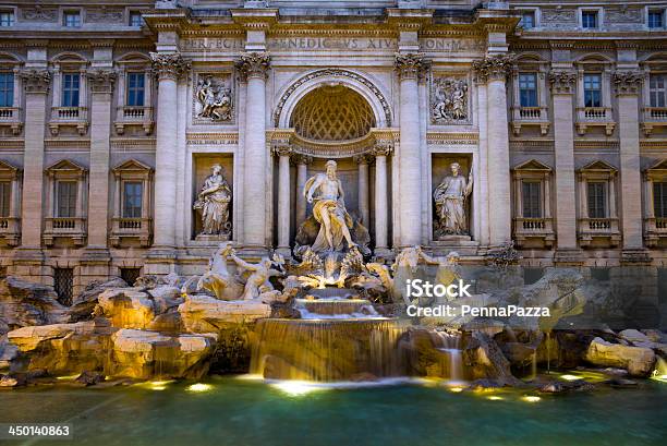 Foto de A Fontana Di Trevi Em Roma Itália e mais fotos de stock de Arcaico - Arcaico, Arquitetura, Arranjar