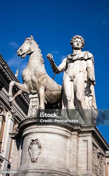 Photo libre de droit de Statue De La Colline Du Capitole À Rome banque d'images et plus d'images libres de droit de Nu - Nu, Style renaissance, Animal mâle