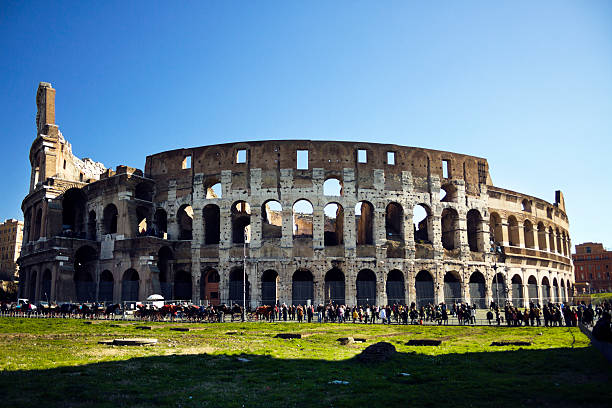 il colosseo di roma, italia - sundow foto e immagini stock