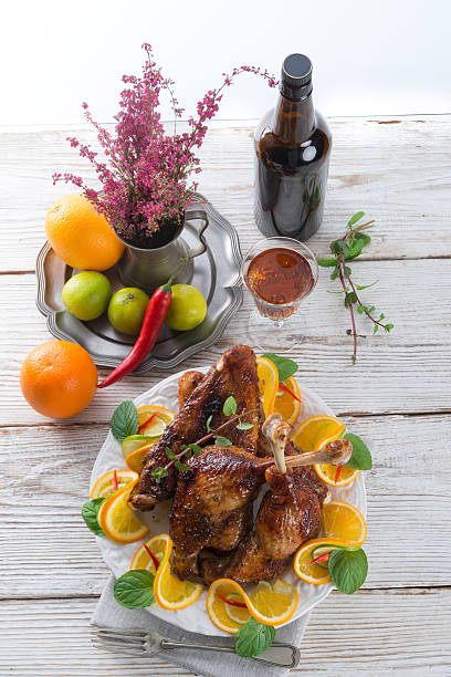 gansos carne de st. martin's day - martinsgans fotografías e imágenes de stock