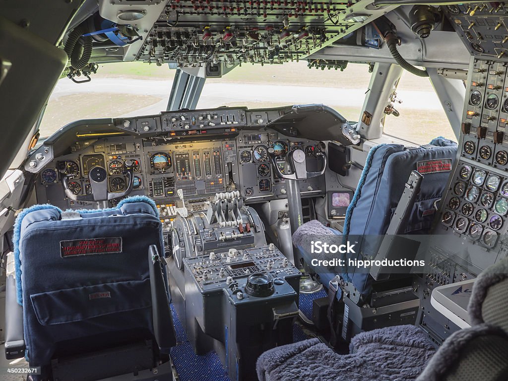 jumbo jet kokpitu z - Zbiór zdjęć royalty-free (Kokpit)