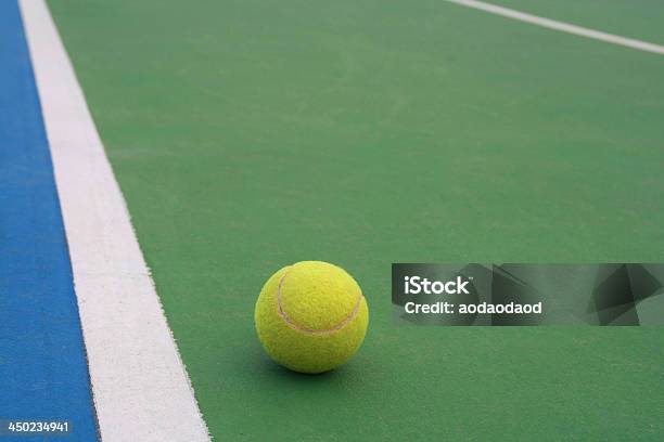 Palla Da Tennis - Fotografie stock e altre immagini di Ambientazione interna - Ambientazione interna, Attività, Attività ricreativa