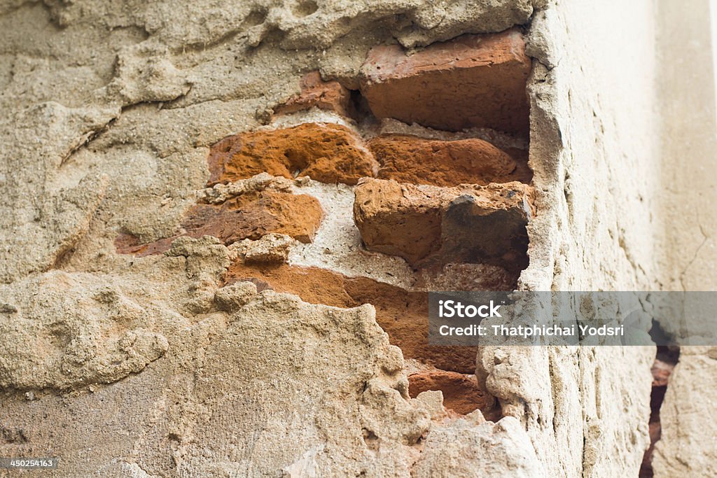 Vieux mur de briques cassé - Photo de Architecture libre de droits
