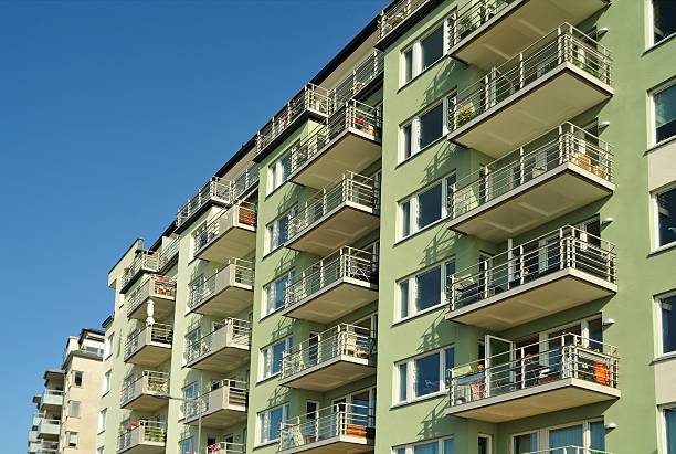 finestre e balconi - plattenbau homes architectural detail architecture and buildings foto e immagini stock