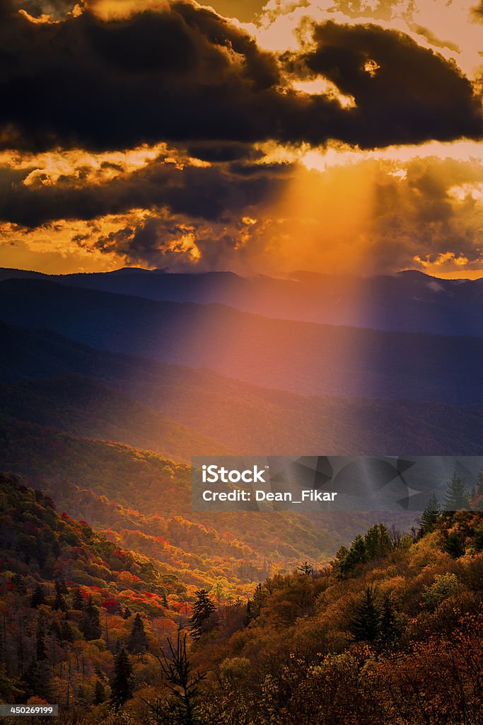 Jesień wschód słońca w Smokies - Zbiór zdjęć royalty-free (Park Narodowy Great Smoky Mountains)
