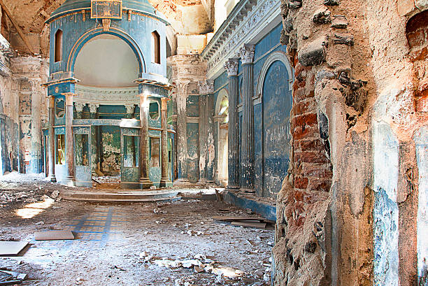 zrujnowany kościół prawosławny - abandoned church indoors dirty zdjęcia i obrazy z banku zdjęć