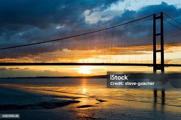 Ponte Humber Pôr Do Sol - Fotografias de stock e mais imagens de Ao Ar Livre - Ao Ar Livre, Betão, Cultura Britânica