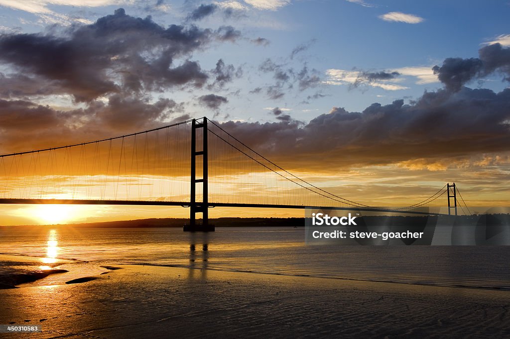 Puesta de sol sobre el puente Humber - Foto de stock de Puente Humber libre de derechos