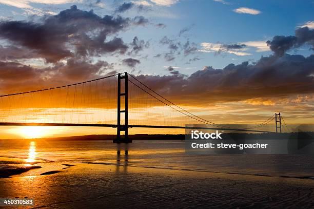 Puesta De Sol Sobre El Puente Humber Foto de stock y más banco de imágenes de Puente Humber - Puente Humber, Kingston upon Hull, Lincolnshire