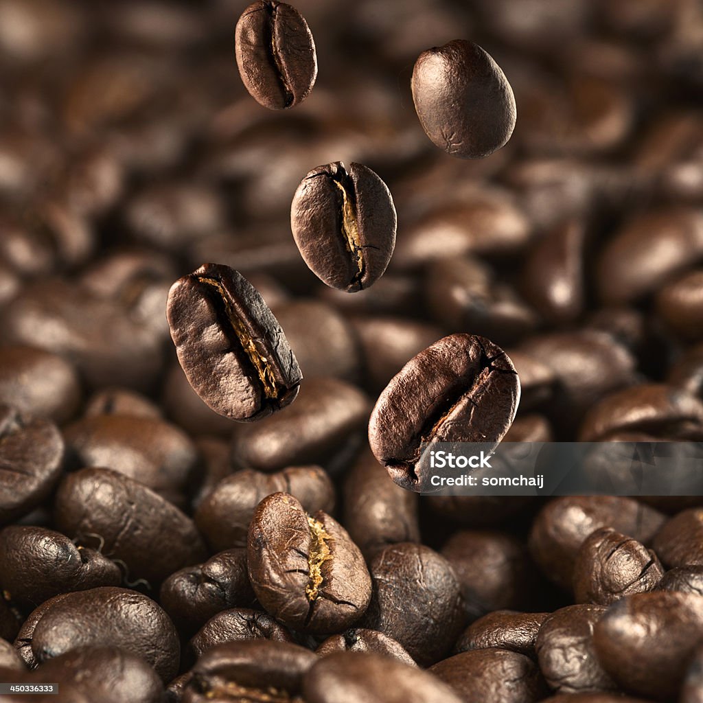コーヒー豆落ちる - カフェのロイヤリティフリーストックフォト