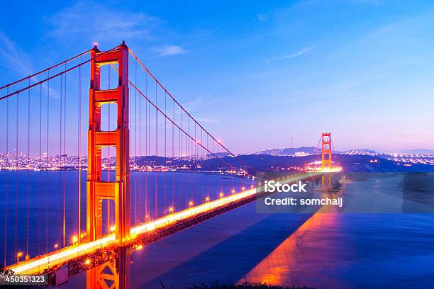 Ponte Golden Gate À Noite - Fotografias de stock e mais imagens de Ao Ar Livre - Ao Ar Livre, Arquitetura, Azul