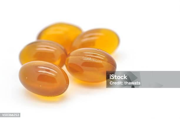 Photo libre de droit de Huile De Foie De Morue Omega 3 Capsules D banque d'images et plus d'images libres de droit de Complément vitaminé - Complément vitaminé, Fond blanc, Groupe moyen d'objets