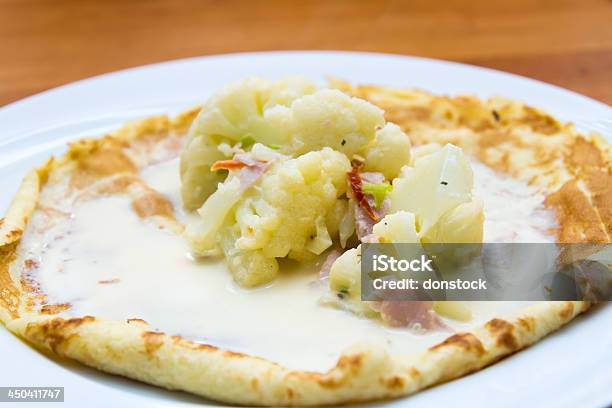 Omelette Con Romanesco Foto de stock y más banco de imágenes de Alimento - Alimento, Aperitivo - Plato de comida, Bebida