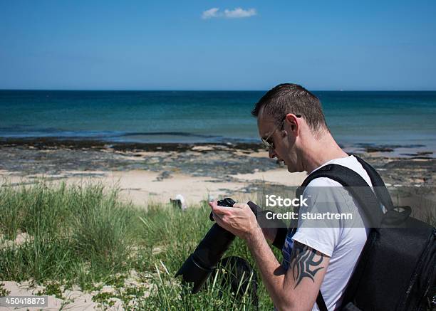 Photo libre de droit de Photographe De Revoir Les Images banque d'images et plus d'images libres de droit de Adulte - Adulte, Appareil photo, Appareil photo numérique