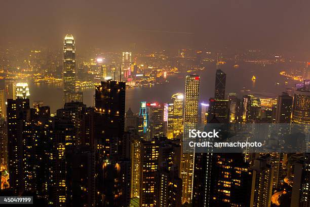 Skyline De Hong Kong À Noite - Fotografias de stock e mais imagens de Anoitecer - Anoitecer, Ao Ar Livre, Arquitetura