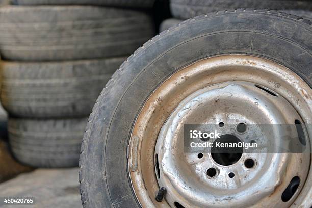 Vecchie Auto Usate Pneumatici - Fotografie stock e altre immagini di Asciugacapelli - Asciugacapelli, Automobile, Bruttezza