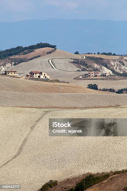 Creta Senesipaisagem Da Toscana - Fotografias de stock e mais imagens de Agricultura - Agricultura, Ajardinado, Ao Ar Livre
