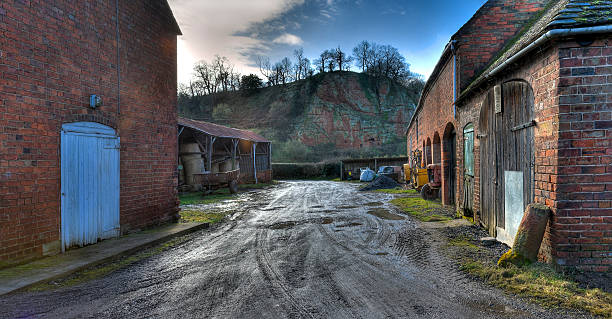 stary worcestershire farmyard - barn conversion zdjęcia i obrazy z banku zdjęć