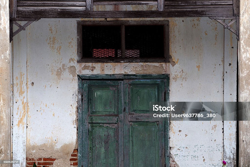 Vieille porte en bois - Photo de Abstrait libre de droits