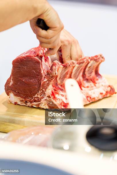 Rohes Fleisch Stockfoto und mehr Bilder von Fleischer - Fleischer, Lamm - Fleisch, Aktivitäten und Sport