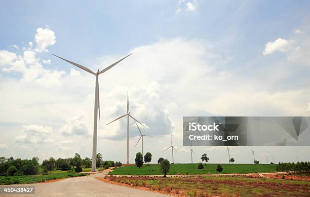 Turbinas Eólicas Gerar Eletricidade - Fotografias de stock e mais imagens de Azul - Azul, Desenvolvimento, Energia Eólica