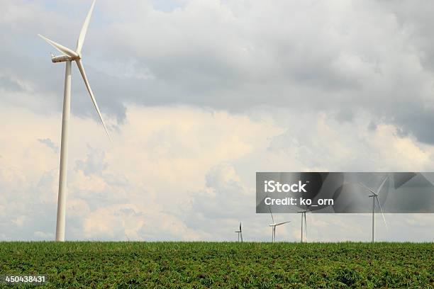 풍력 터빈 기술로 전기를 생산하는 데 사용될 개발에 대한 스톡 사진 및 기타 이미지 - 개발, 녹색 기술, 농장