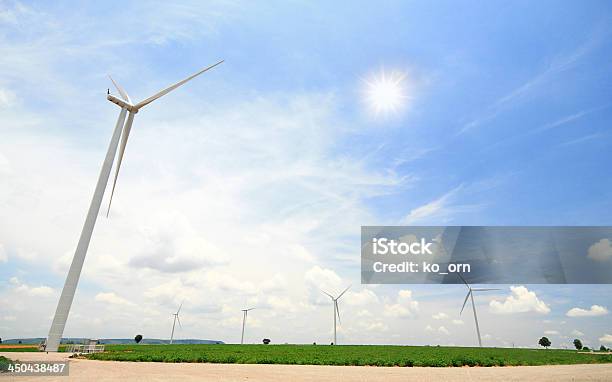 生成電力の風力タービン - くるくる回るのストックフォトや画像を多数ご用意 - くるくる回る, グリーンテクノロジー, タービン