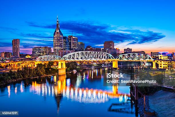 De Nashville Tennessee Foto de stock y más banco de imágenes de Nashville - Nashville, Panorama urbano, Noche