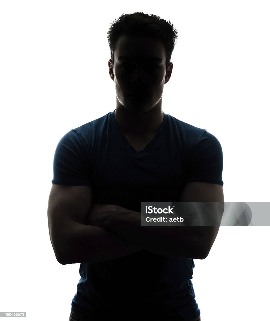 Hombre figura en silueta mirando a la cámara - Foto de stock de Silueta libre de derechos