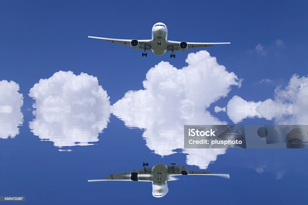 Avião reflextion. - Foto de stock de Asa de aeronave royalty-free