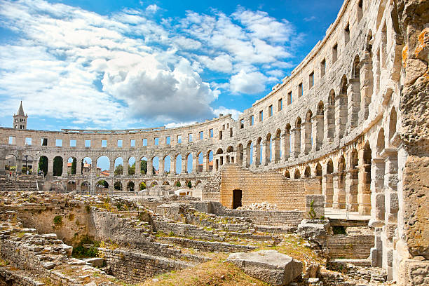 römisches amphitheater (arena) in pula, kroatien. - amphitheater pula stock-fotos und bilder