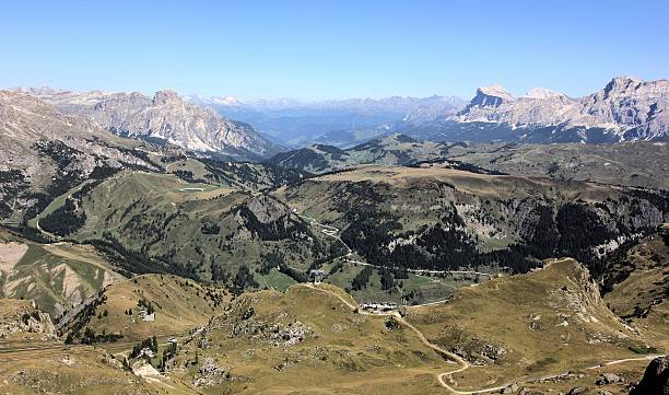 alpes dolomíticos en south tyrol - berglandschaft fotografías e imágenes de stock