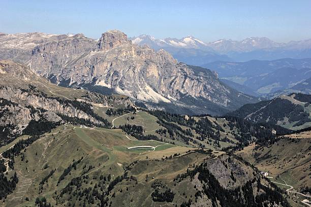 alpes dolomíticos en south tyrol - berglandschaft fotografías e imágenes de stock
