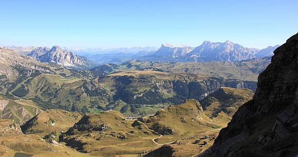 alpes dolomíticos en south tyrol - berglandschaft fotografías e imágenes de stock