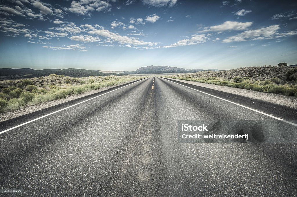 Death Valley Highway to nevada Death valley, desert highway goes to natinal park Arid Climate Stock Photo