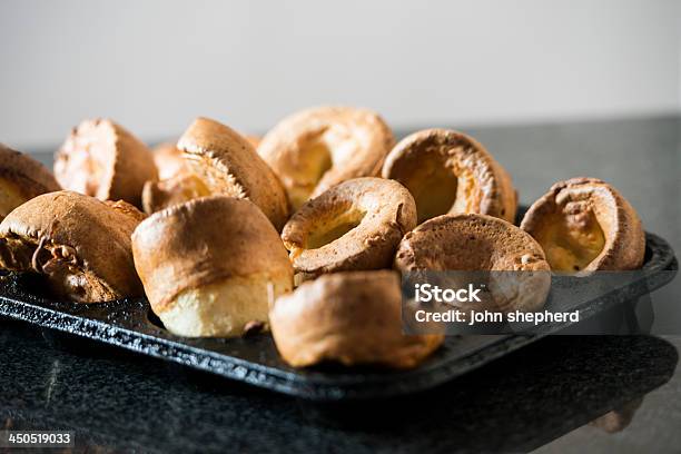 Photo libre de droit de Yorkshire Puddings banque d'images et plus d'images libres de droit de Yorkshire Pudding - Yorkshire Pudding, Aliment, Culture britannique