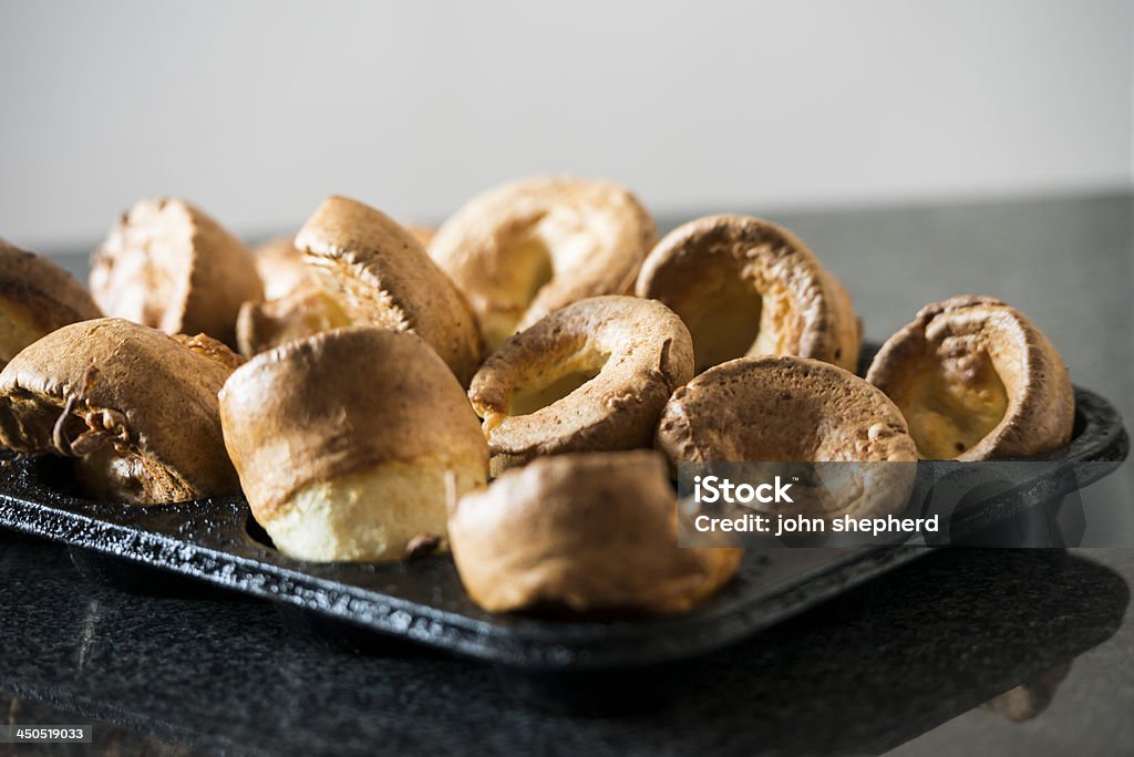 Yorkshire pudins - Foto de stock de Yorkshire Pudding royalty-free