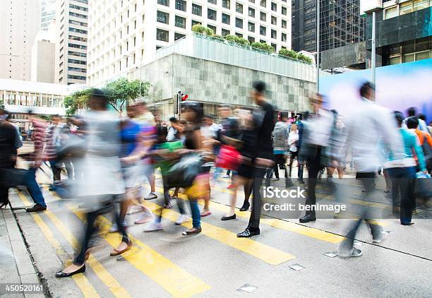 Foto de Viagens Na Cidade e mais fotos de stock de Andar - Andar, Cidade, Espectador