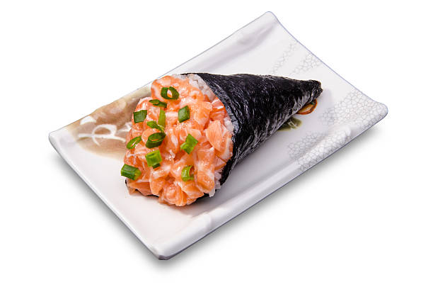 salmone rotolo di mano - temaki food sushi salmon foto e immagini stock