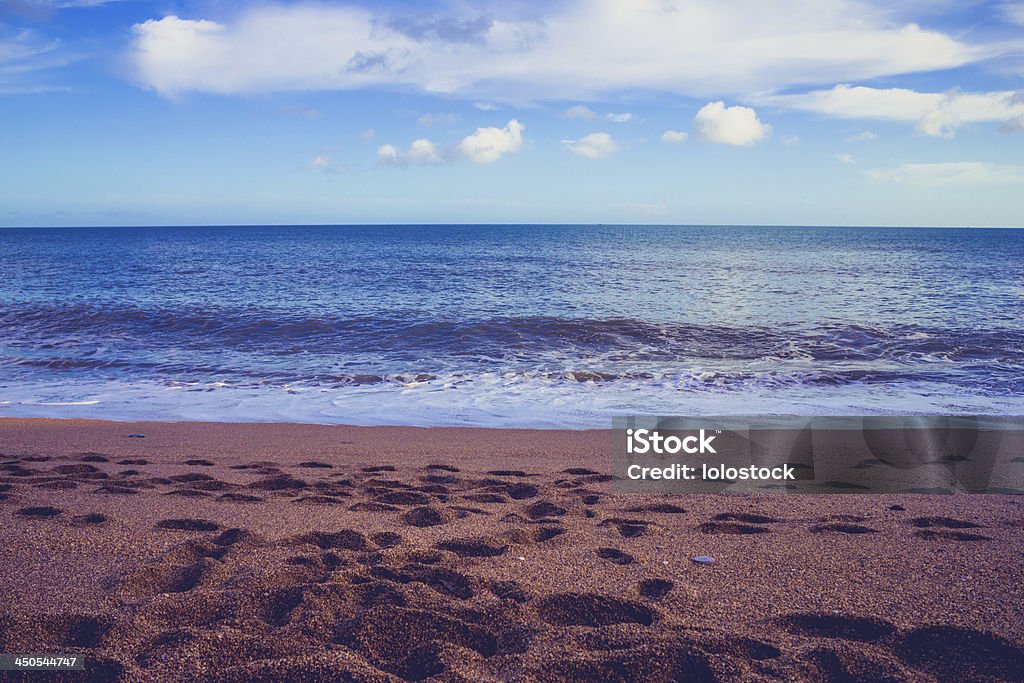 Impronte sulla spiaggia - Foto stock royalty-free di Acqua